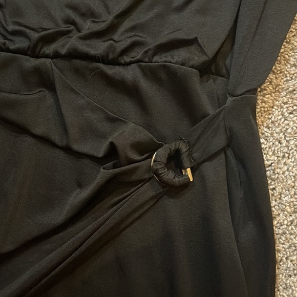 Little black guess dress - Picture 2 of 3